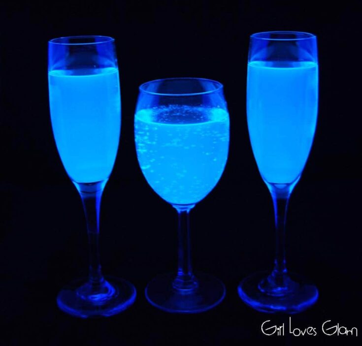 Black Light Lemonade on www.girllovesglam.com #recipe #drink #holiday