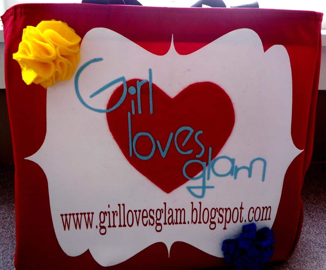 Easy tutorial to make a bag to promote your blog via www.girllovesglam.com #diy #tutorial #project