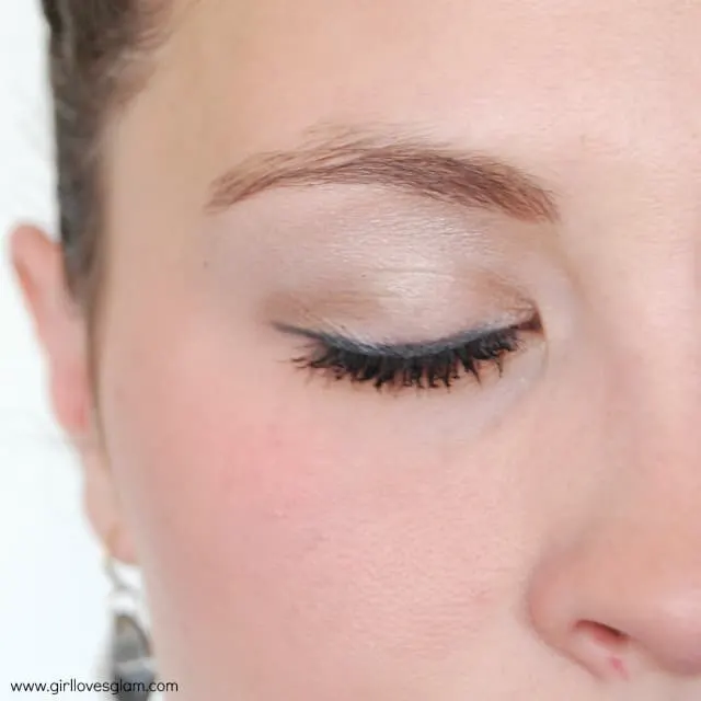 Nude eye makeup tutorial on www.girllovesglam.com #makeup #tutorial