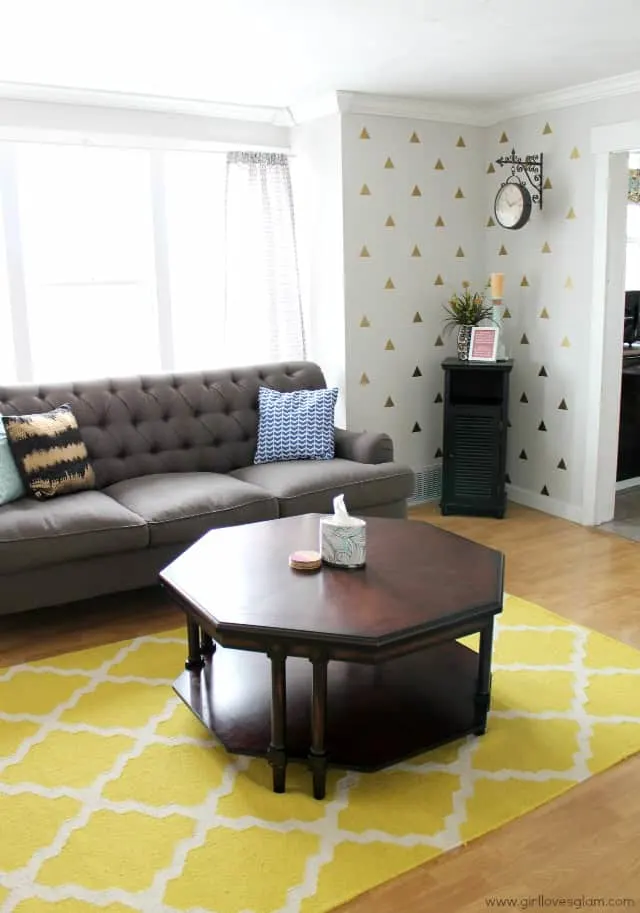 Mocern Living Room Makeover on www.girllovesglam.com #homedecor