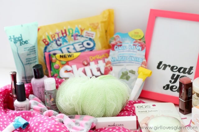 $5 Birthday Gift Ideas and Free Printable on www.girllovesglam.com
