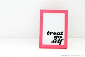 Treat Yo Self Free Printable on www.girllovesglam.com