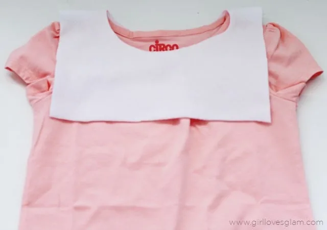 Adding a peter pan collar to a shirt on www.girllovesglam.com