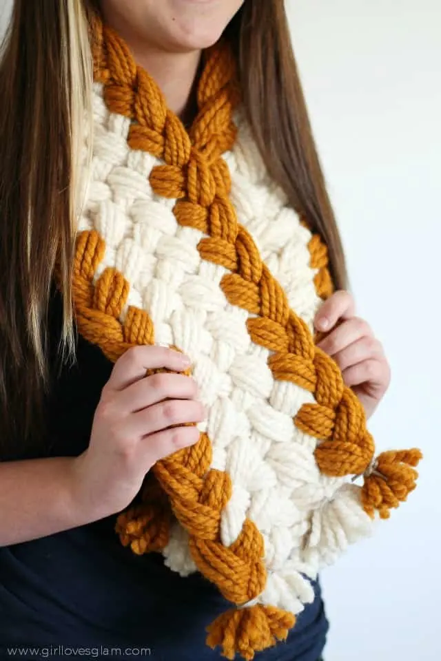 Chunky Braided Scarf tutorial from www.girllovesglam.com