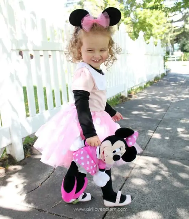 How to make a Minnie Mouse costume on www.girllovesglam.com