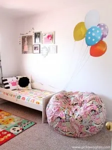 Toddler Bedroom with giant balloons on www.girllovesglam.com