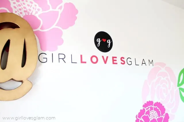 How to cut a logo out with a  Silhouette on www.girllovesglam.com