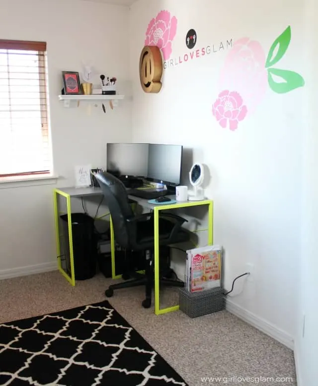 Modern Blogger Office with custom vinyl decals that are easy to make on www.girllovesglam.com