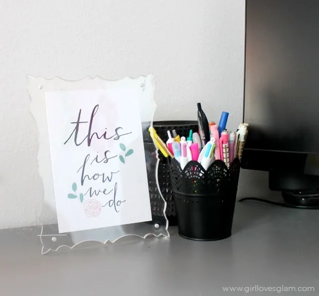 This is how we do desk decor on www.girllovesglam.com