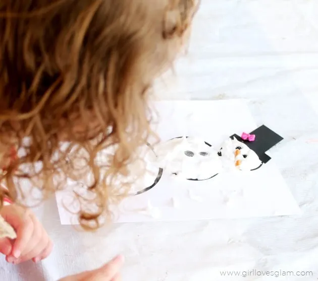 Indoor Winter Preschool Craft on www.girllovesglam.com