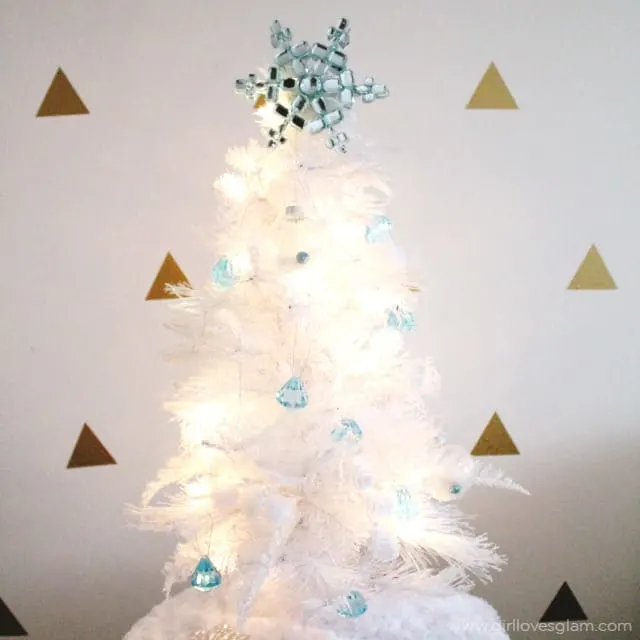 Elsa Inspired Christmas Tree on www.girllovesglam.com