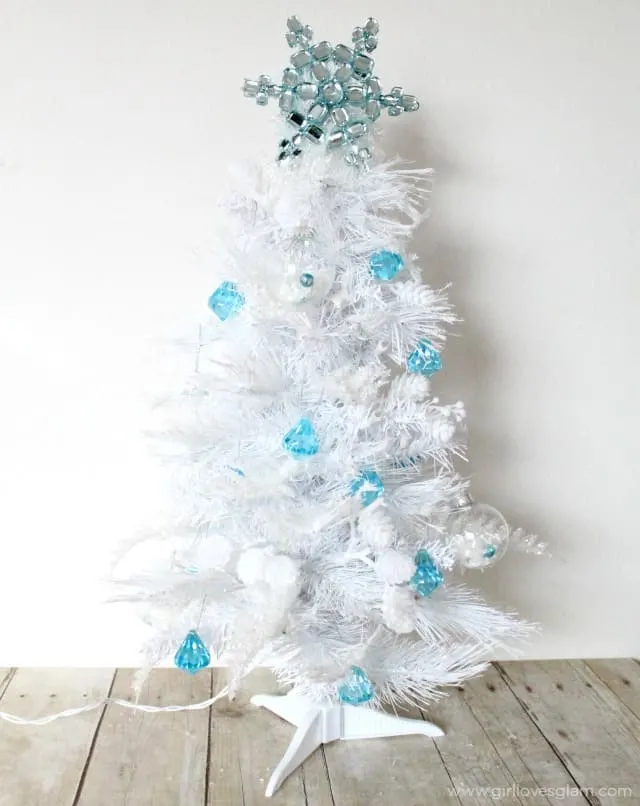 Elsa Inspired Tree on www.girllovesglam.com