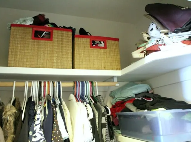 Easy Closet Organization on www.girllovesglam.com