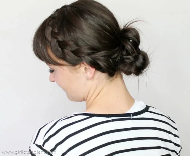 Fast and easy midlength hairstyle tutorial on www.girllovesglam.com