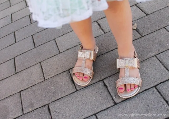 Toddler Gold Glitter Bow Sandals on www.girllovesglam.com