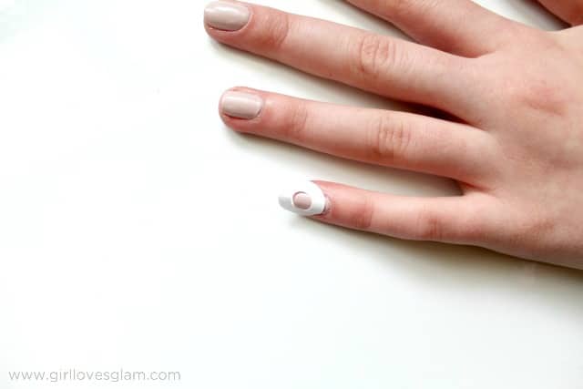 DIY Ruffian Nails on www.girllovesglam.com