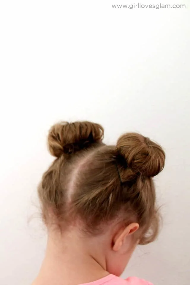 Minnie Mouse Hair Tutorial on www.girllovesglam.com