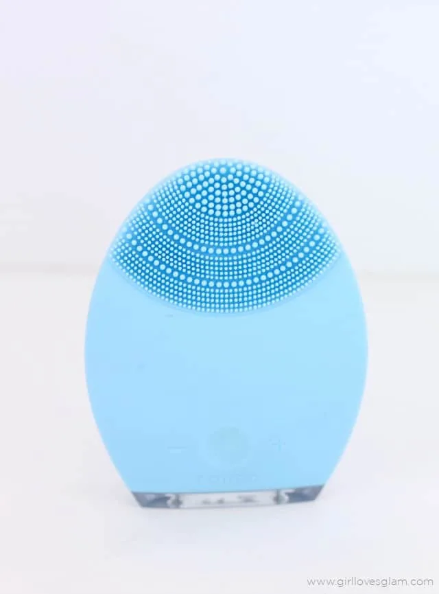 FOREO Luna Anti Aging Review on www.girllovesglam.com