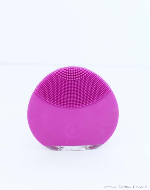 FOREO Luna Mini Review on www.girllovesglam.com
