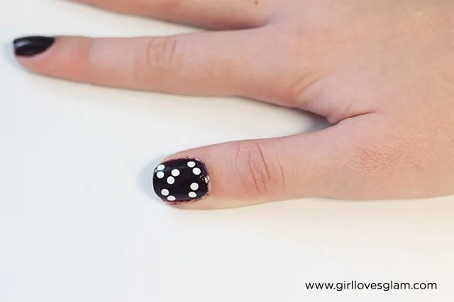 Eyeball Halloween Nail Art on www.girllovesglam.com