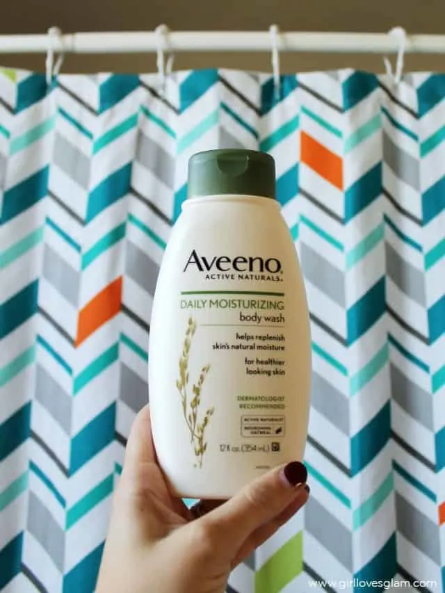 Aveeno Daily Moisturizing Body Wash on www.girllovesglam.com