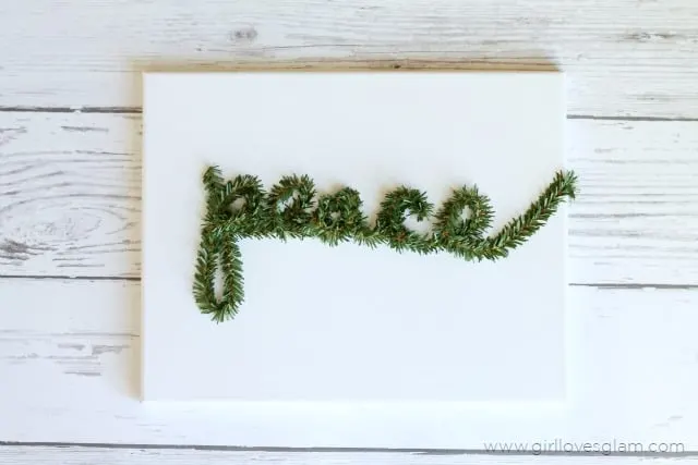 Easy Christmas Canvas on www.girllovesglam.com