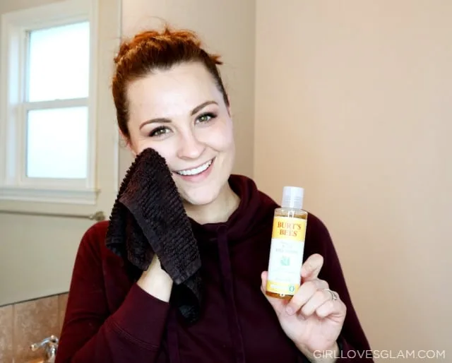 How to use Burt's Bees Acne Cleanser on www.girllovesglam.com
