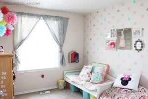 Little girl bright and colorful room on www.girllovesglam.com