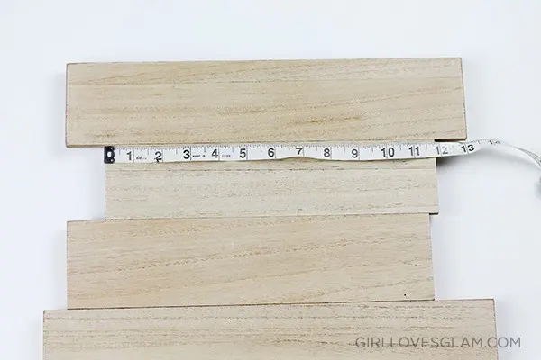 How to make a wood race medal and bib display on www.girllovesglam.com