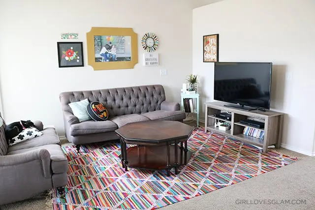Living Room Decor with Splashes of Color on www.girllovesglam.com