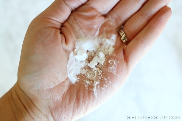 Biore Baking Soda Cleansing Scrub Activated with Water on www.girllovesglam.com