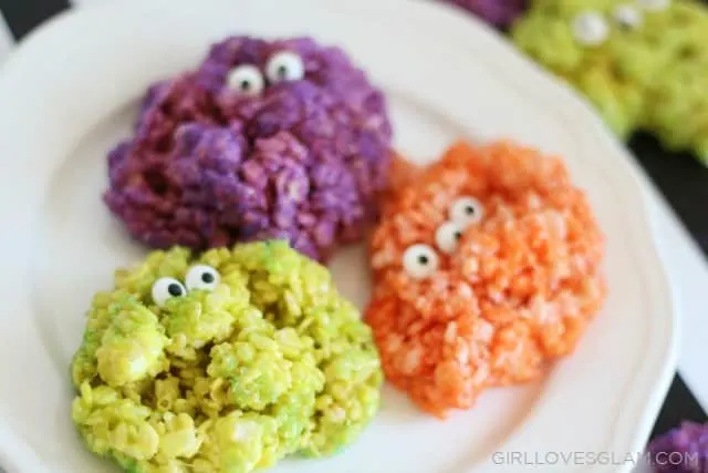 Halloween Rice Krispie Treats on www.girllovesglam.com