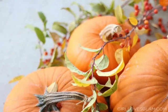 Fall Pumpkin Porch Decor on www.girllovesglam.com