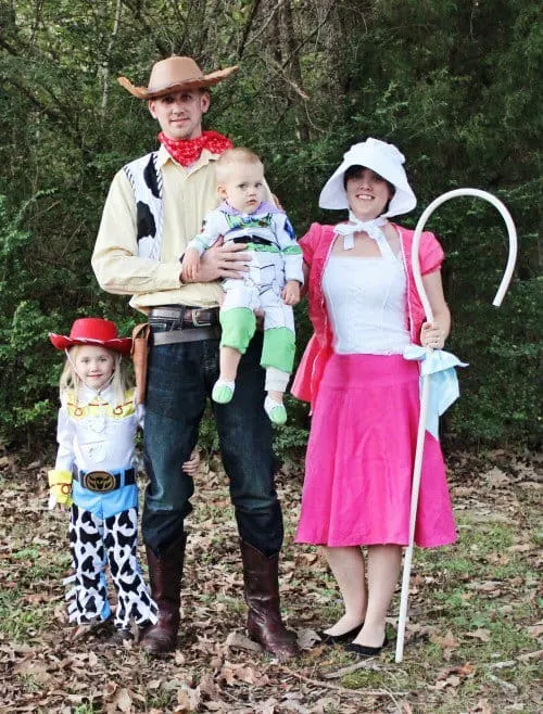 Toy Story Family Halloween Costume on www.girllovesglam.com