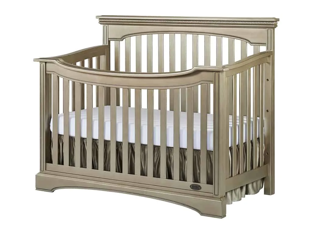 Evolur Windsor Crib on www.girllovesglam.com