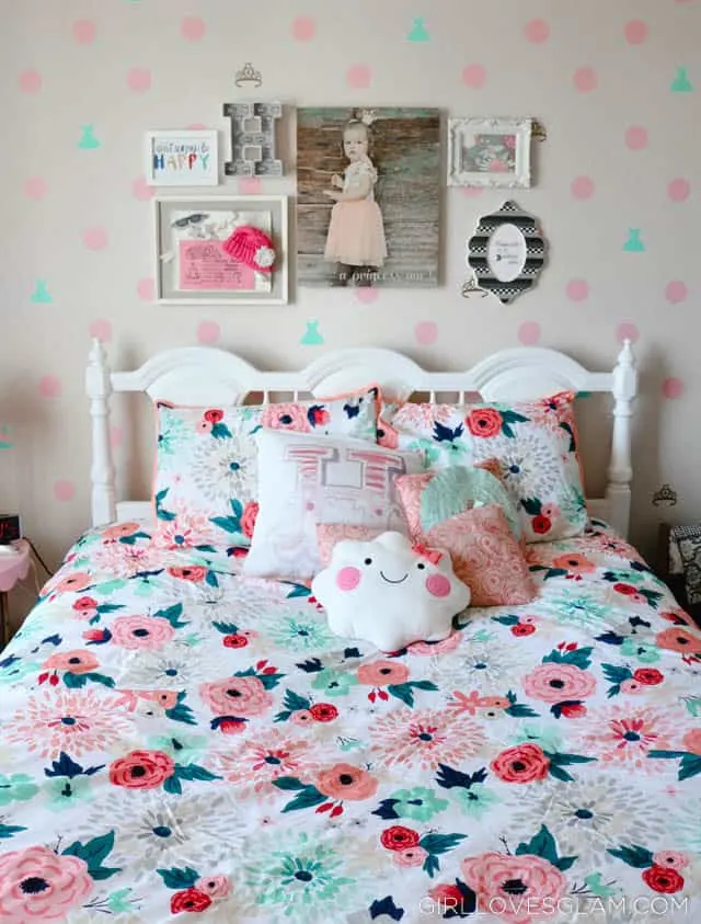 Queen Sized Bed for Little Girl on www.girllovesglam.com