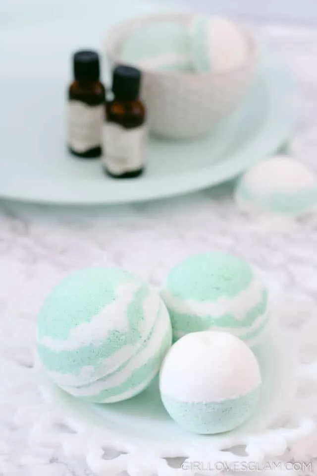 Bath Bomb Recipe for Colds and Sinus Relief on www.girllovesglam.com