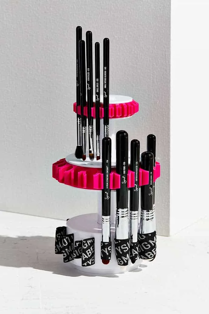 Makeup Brush Dryer Rack on www.girllovesglam.com