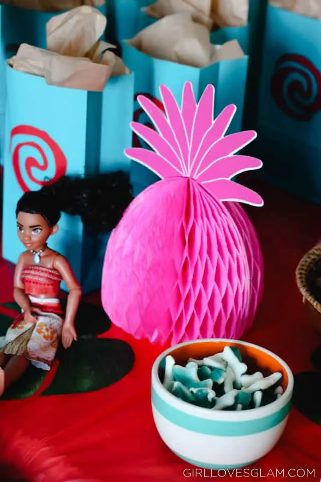 Moana Birthday Party Ideas on www.girllovesglam.com