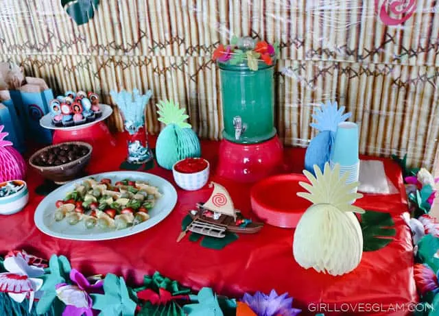 Serving Table at Moana Luau on www.girllovesglam.com