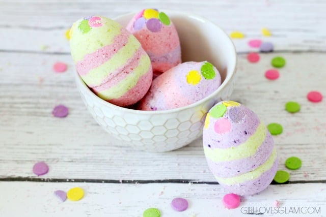 Easter Egg Bath Bomb Idea on www.girllovesglam.com