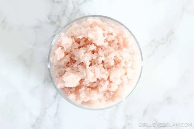 How to make a salt body scrub on www.girllovesglam.com