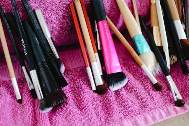 How to clean makeup brushes on www.girllovesglam.com