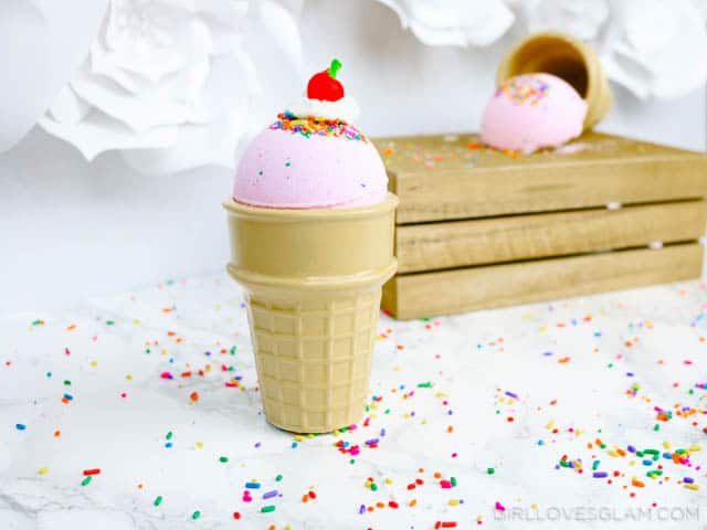How to Make Bath Bombs that look like ice cream cones on www.girllovesglam.com