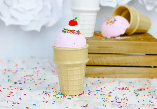 Ice cream cone Bath bomb recipe on www.girllovesglam.com