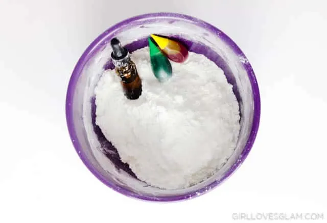 Making Bath Bombs for Kids on www.girllovesglam.com