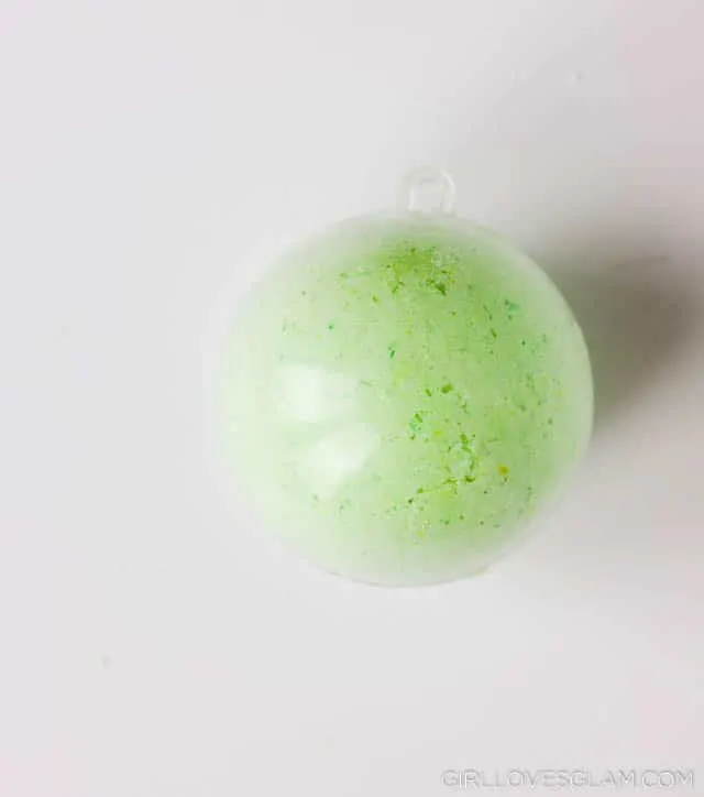 Making Bath Bombs on www.girllovesglam.com