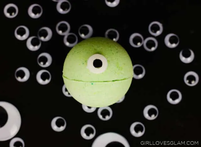 Bath Bomb Recipe for Kids on www.girllovesglam.com