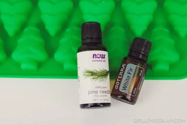 Christmas Tree Bath Bomb Tutorial on www.girllovesglam.com