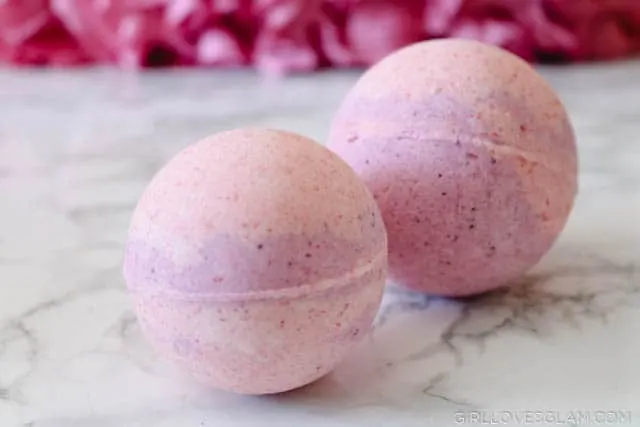 Raspberry Bath Bomb Recipe on www.girllovesglam.com